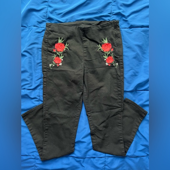 H&M Rose Pattern Black Pants - Picture 1 of 4